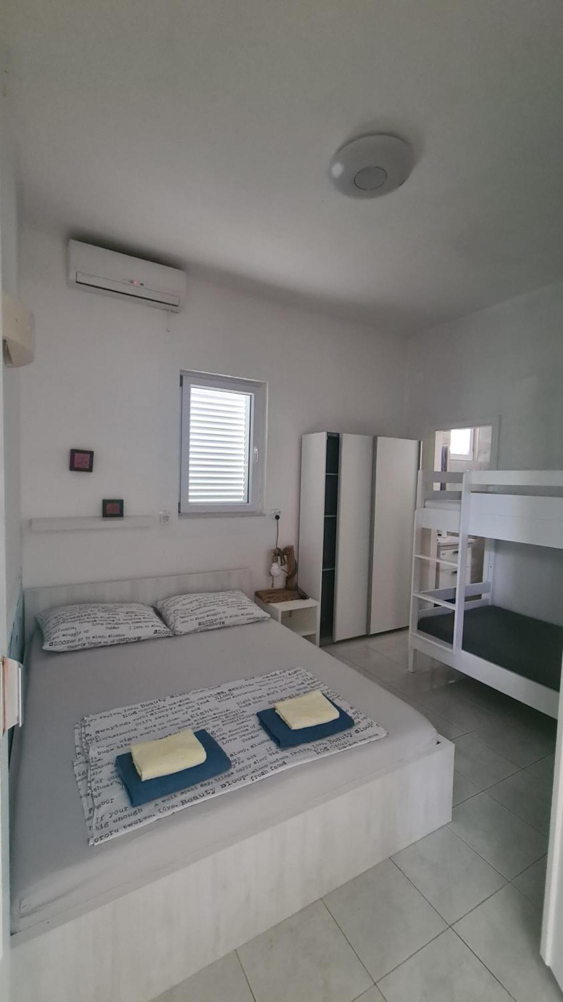 Apartments Luna Žuljana エクステリア 写真